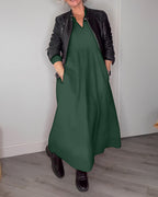 Julia | Elegant V-hals Kjole med Lange Ærmer