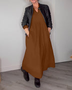 Julia | Elegant V-hals Kjole med Lange Ærmer