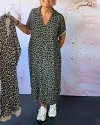 Fleur | V-hals kjole med leopardprint