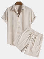 Kortærmet fløjlsbluse og shorts