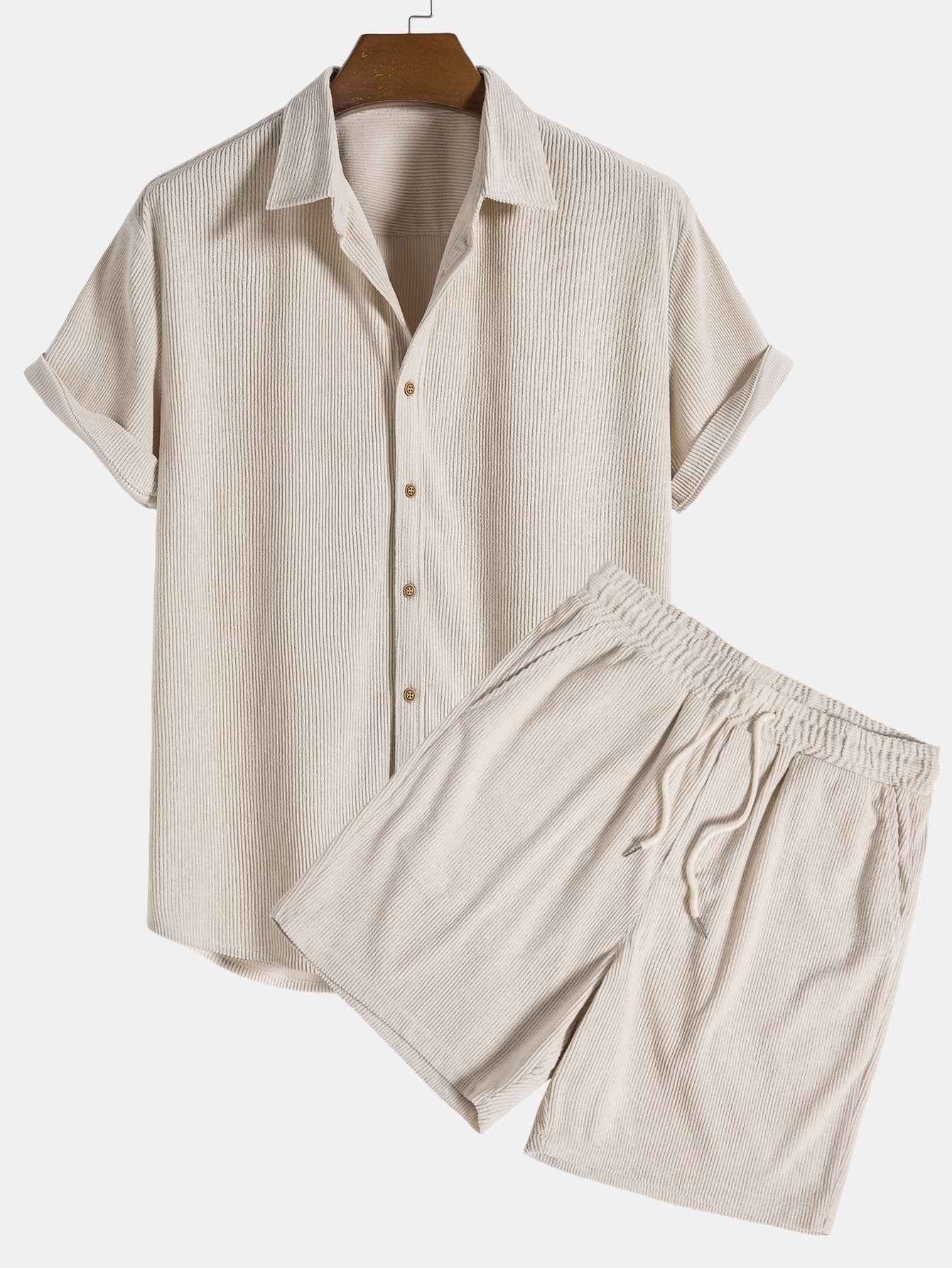 Kortærmet fløjlsbluse og shorts