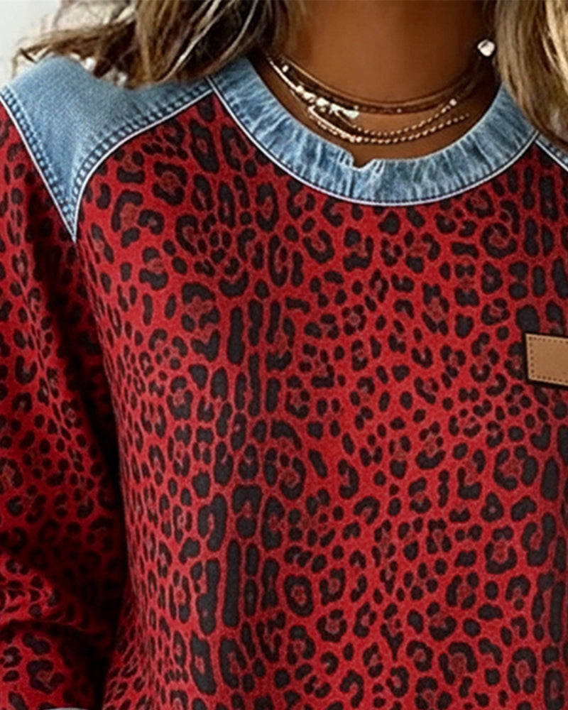 Ilse | Leopardprintet sweater med denim-patchwork