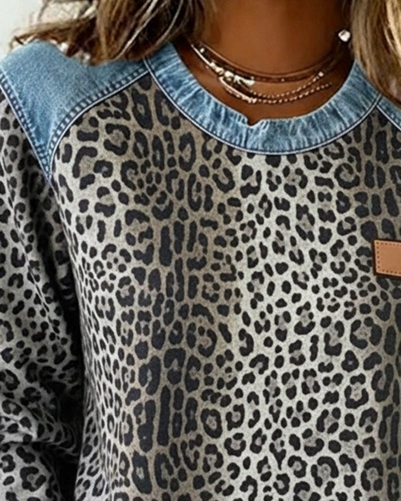 Ilse | Leopardprintet sweater med denim-patchwork