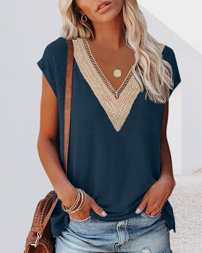 Ilse | V-hals T-shirt med blonder
