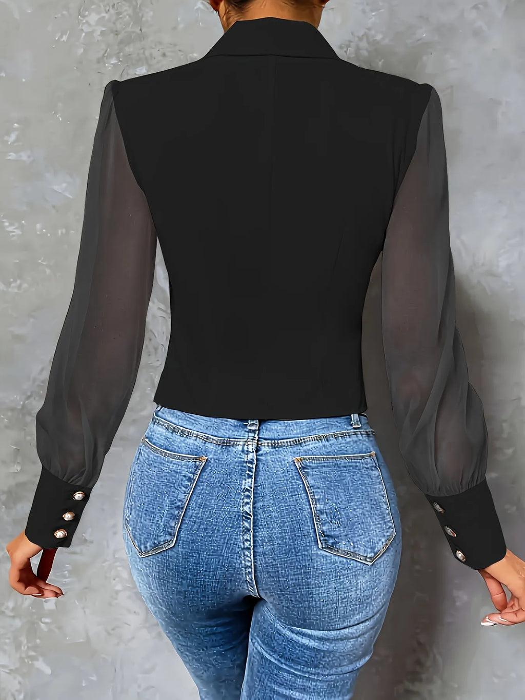 Yurelle™ – Elegant bluse med spids krave