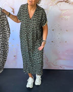 Fleur | V-hals kjole med leopardprint