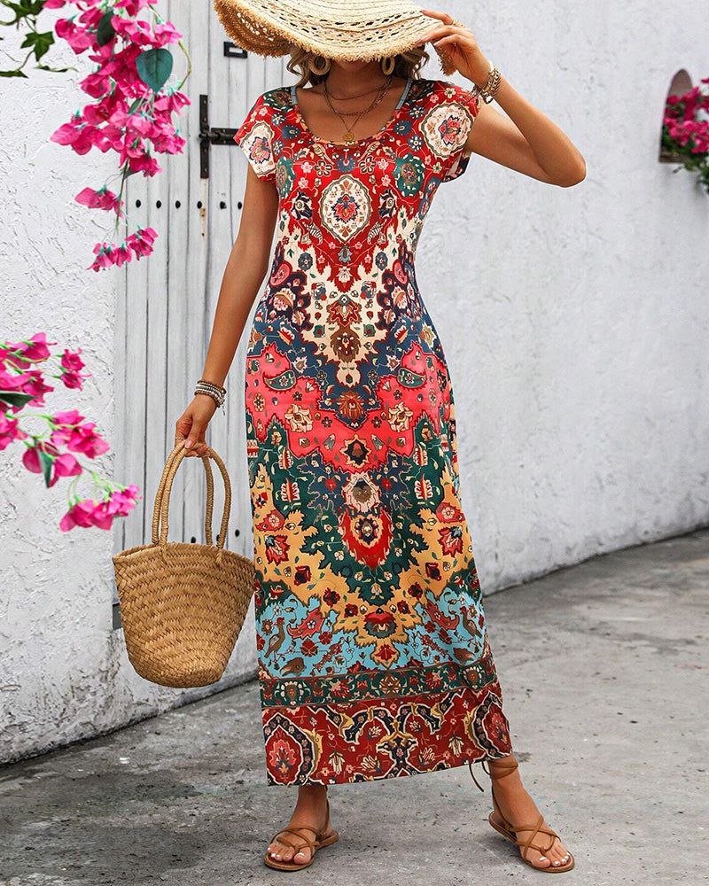Farverig afslappet kjole med print og slidser