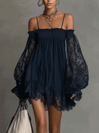 Naomi • Minikjole med off-shoulder-halsudskæring