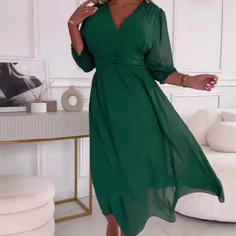 Eva | Chiffonkjole med spids halsudskæring