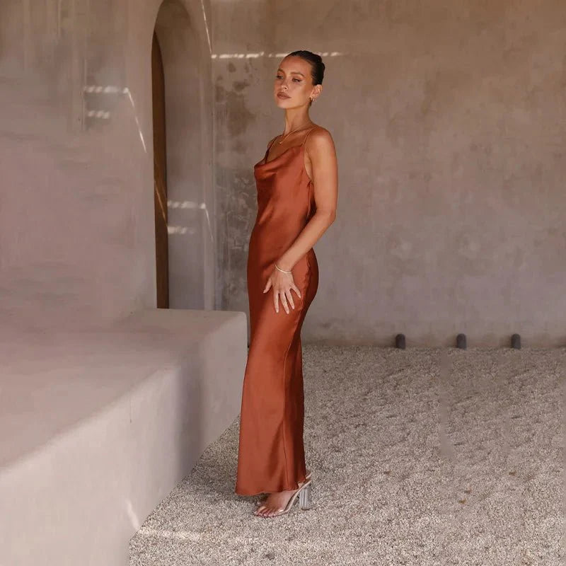 Tanja™ | Tidløs satin kjole med åben ryg og elegant design